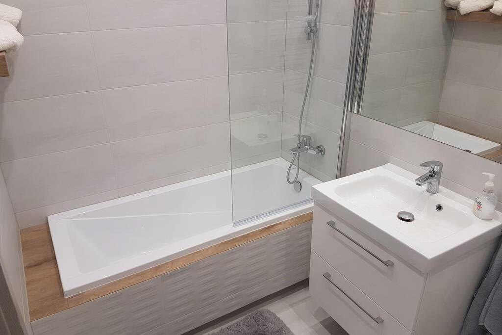 Komfortowy Nowoczesny Apartament Kustronia Z Garazem Balkonem Wanna Bielsko-Biała Esterno foto